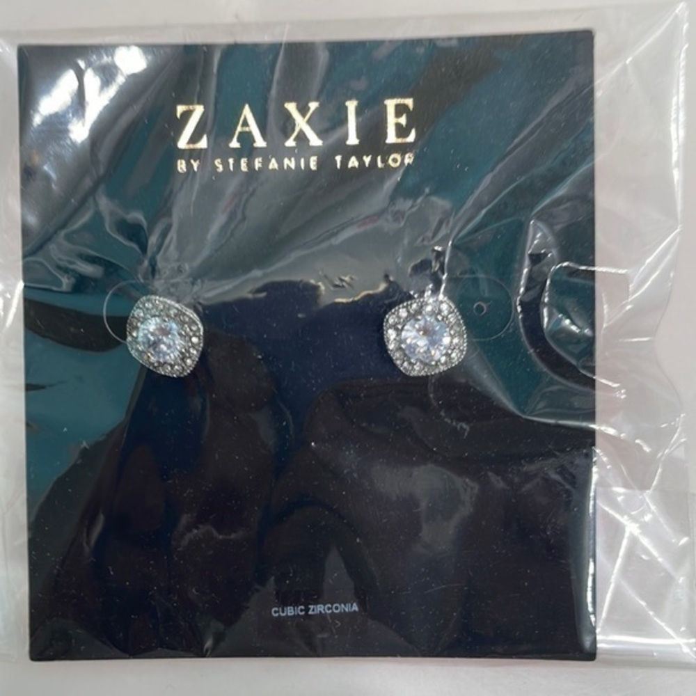 💛Zaxie cz earrings.